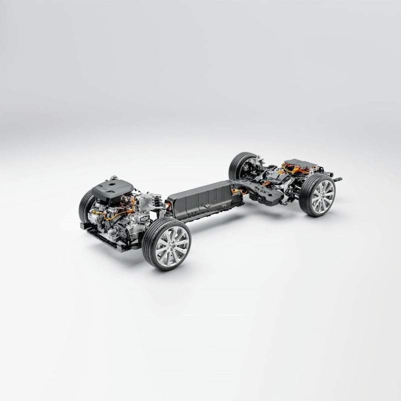 Technical cutaway Volvo Cars&#39; new Recharge plug-in hybrid powertrain 