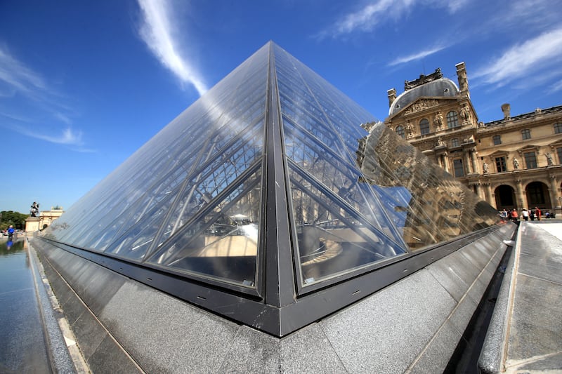 Louvre and other Paris museums to close on Saturday amid protest fears