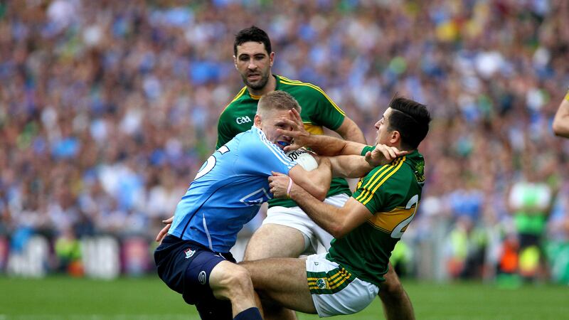 Dublin&rsquo;s Eoghan O&rsquo;Gara and Kerry&rsquo;s Aidan O&rsquo;Mahony tussle for possession during yesterday&rsquo;s pulsating clash at&nbsp;Croke Park&nbsp;<br />Picture by Seamus Loughran