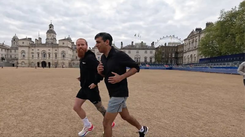 Ultra-runner Russ Cook and Prime Minister Rishi Sunak run past London’s landmarks