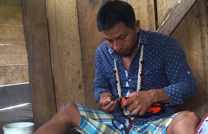 Juan Enqueri uses the power tool he bought to make handicrafts faster. Photograph by Emilia Paz y Miño for GK.