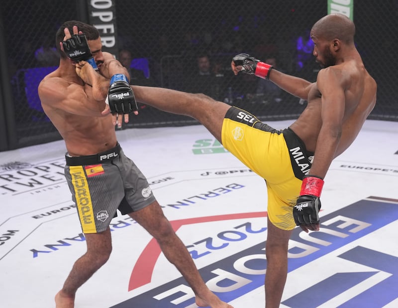 Frans Mlambo lands a kick on his opponent in Berlin.
