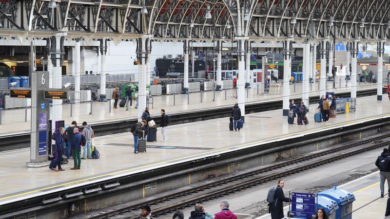 Damage to overhead electric wires is causing disruption to journeys from London Paddington