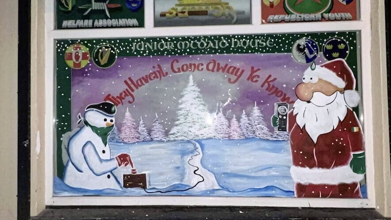 Unionists have condemned a paramilitary themed Christmas display at a Saoradh office in Derry