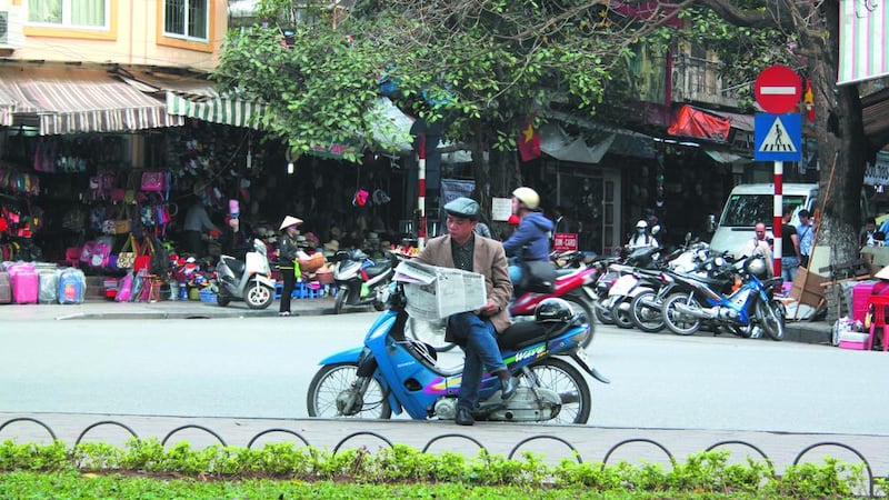 Catching up on the news in Hanoi Picture by Andrea Alemany 