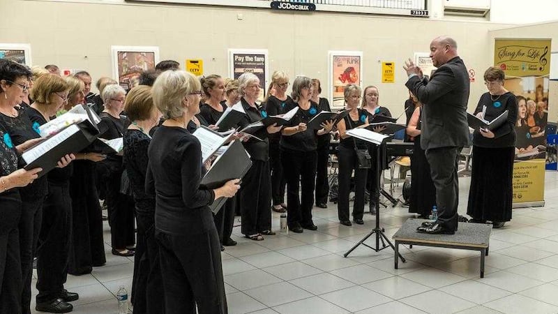 Sing for Life community choir, <span class="gwt-InlineHTML kpm3-ContentLabel">with their choirmaster Keith Acheson,</span> take part in Belfast Culture Night