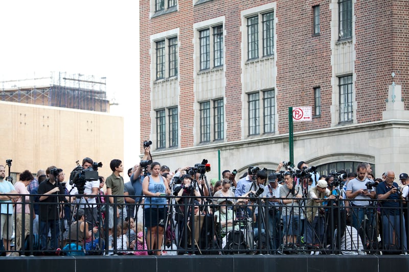 New Yorkers take pictures of Manhattanhenge in 2014 (JaysonPhotography/Getty Images)