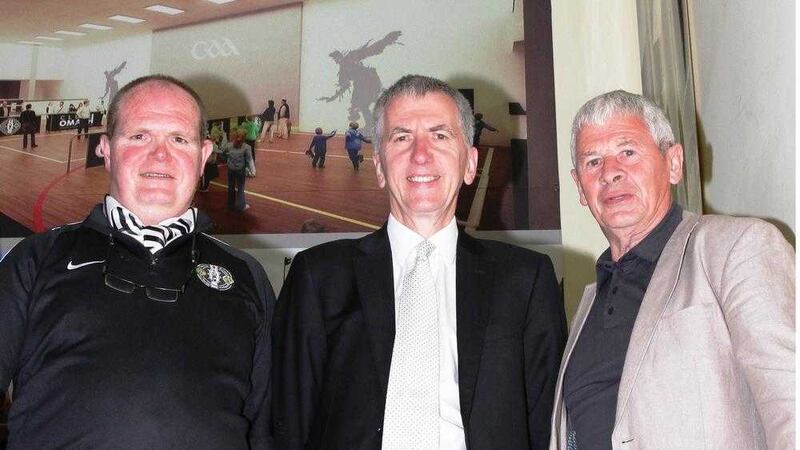 Finance minister M&aacute;irt&iacute;n &Oacute; Muilleoir pictured with  St Enda&#39;s GAC&#39;s Paul Meldrum and Liam McGrath yesterday 