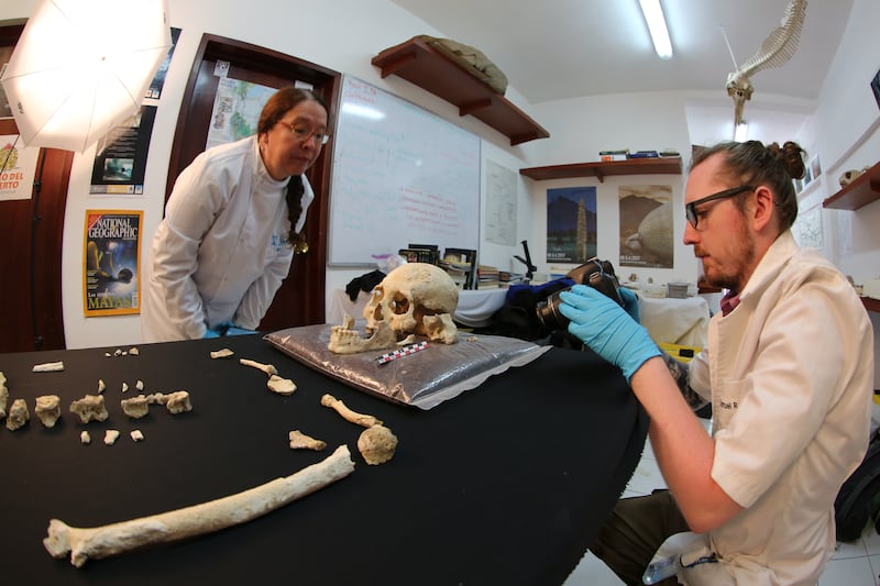 Professor Silvia Gonzalez and Dr Sam Rennie describing the Chan Hol 3 skull