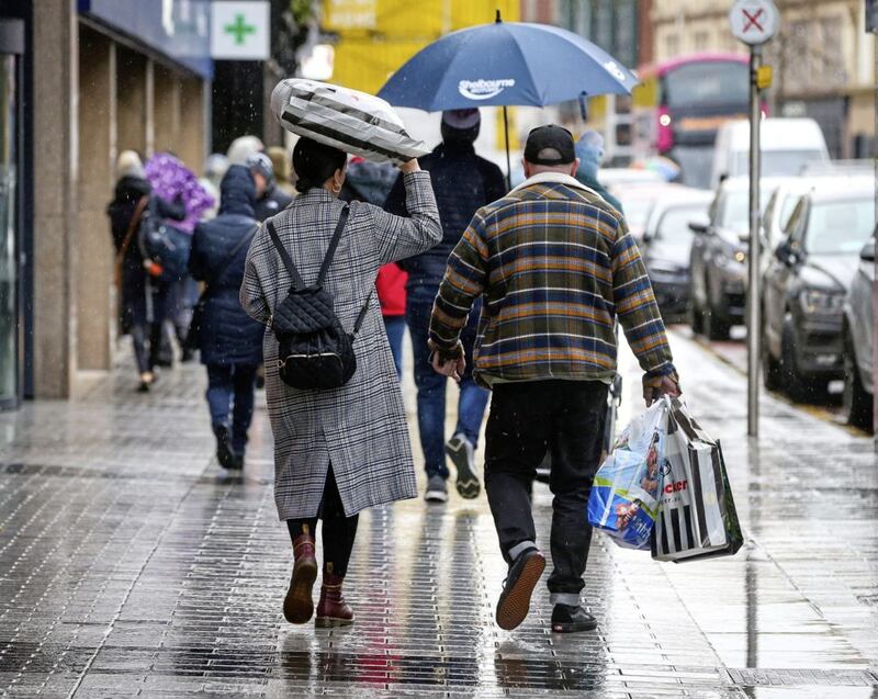 Belfast shoppers as Storm Arwen moves in Picture Mal McCann. 