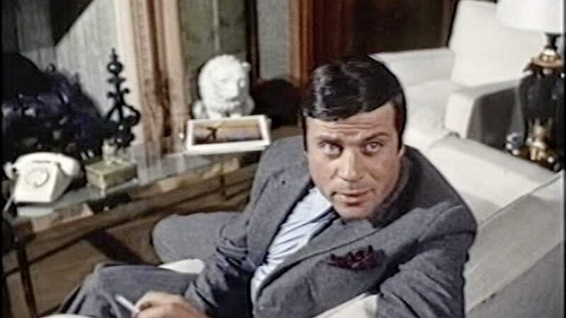 Oliver Reed in Michael Winner&#39;s The Jokers 