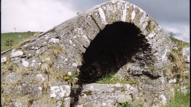 During Penal times, where the celebration of Mass became associated with a certain place, attempts were made to cover the field altar, with the structure known as a sc&aacute;thl&aacute;n or both&oacute;g. An example is preserved in Carn graveyard, near Pettigo, where it is built into the side of the churchyard wall. 