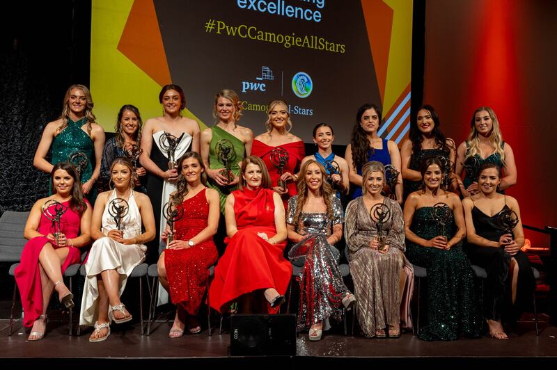 2023 PwC Camogie Soaring Stars Winners Back L-R, Aoife Minogue (Meath), Dervla O’Kane (Derry), Ellen Casey (Clare) Aoife Ní Chaiside (Derry), Lauren McKenna (Derry), Sophia Payne (Meath) Claire Coffey (Meath), Niamh Quinn (Derry) and Niamh Gribbin (Derry) Front L-R, Jean Kelly (Tipperary), Caoimhe Cahill (Clare), Aoife Shaw (Derry), Camogie Association Uachtarán, Hilda Breslin, Marie Coady, PwC Markets Partner, Amy Gaffney (Meath), Aine McAllister (Derry) and Mairead McNicholl (Derry)