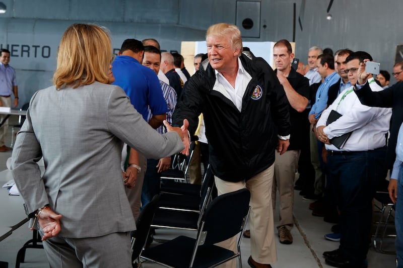 Trump shakes Yulin Cruz's hand