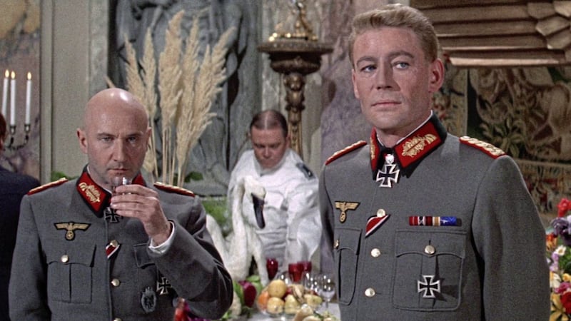 Donald Pleasence and Peter O&#39;Toole in The Night Of The Generals 