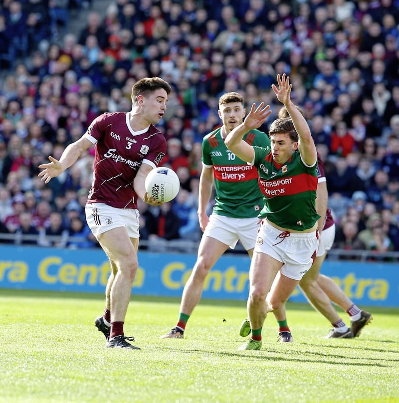 Galway&#39;s Se&Atilde;&iexcl;n Kelly and Mayo&#39;s Paddy Durcan in action during the Allianz GAA Football League Division One Final. Pic Philip Walsh. 