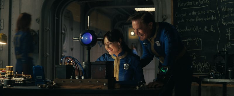 Ella Purnell (Lucy) and Kyle MacLachlan (Overseer Hank) in Fallout