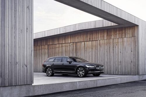 Volvo rolls out improved Recharge plug-in hybrid powertrain for 90 and 60 series, creating 'most powerful Volvos ever'