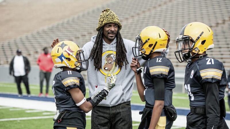 Snoop Dogg and his team in the Netflix show Coach Snoop 