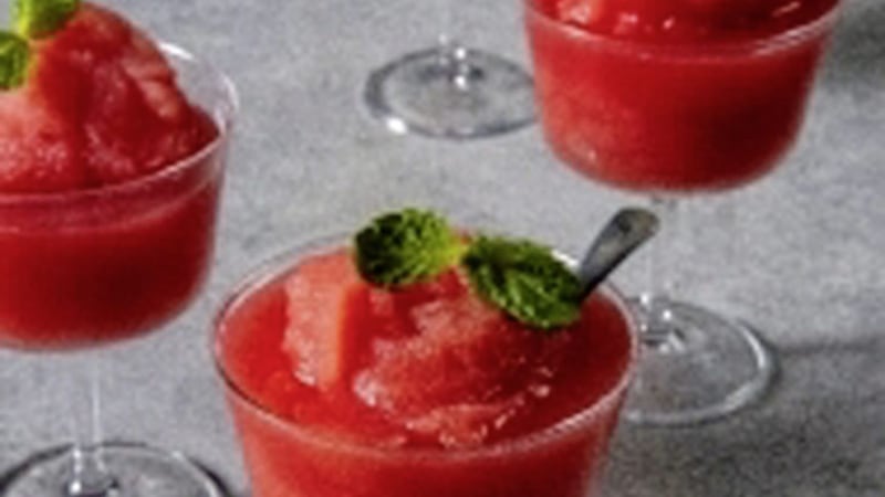 Strawberry Fros&eacute; cocktail is perfect for summer evenings 