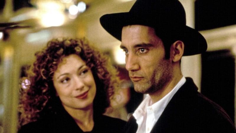 Alex Kingston and Clive Owen in Croupier 