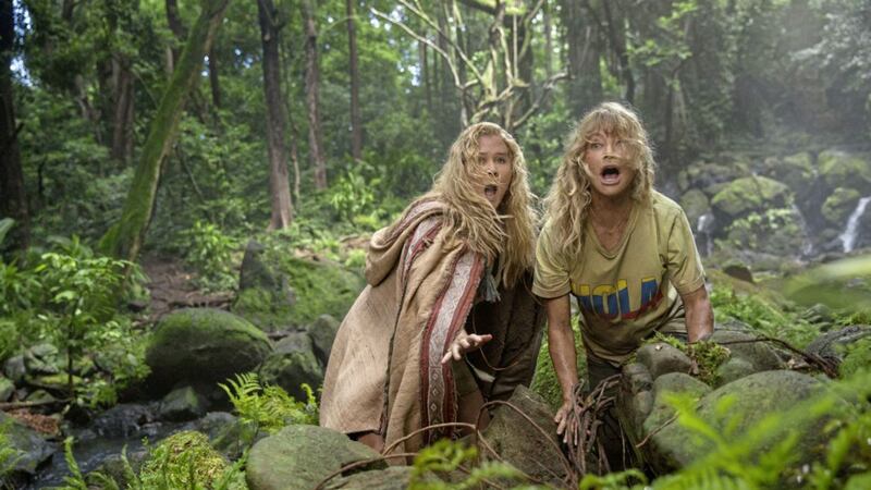 Amy Schumer and Goldie Hawn in Snatched 
