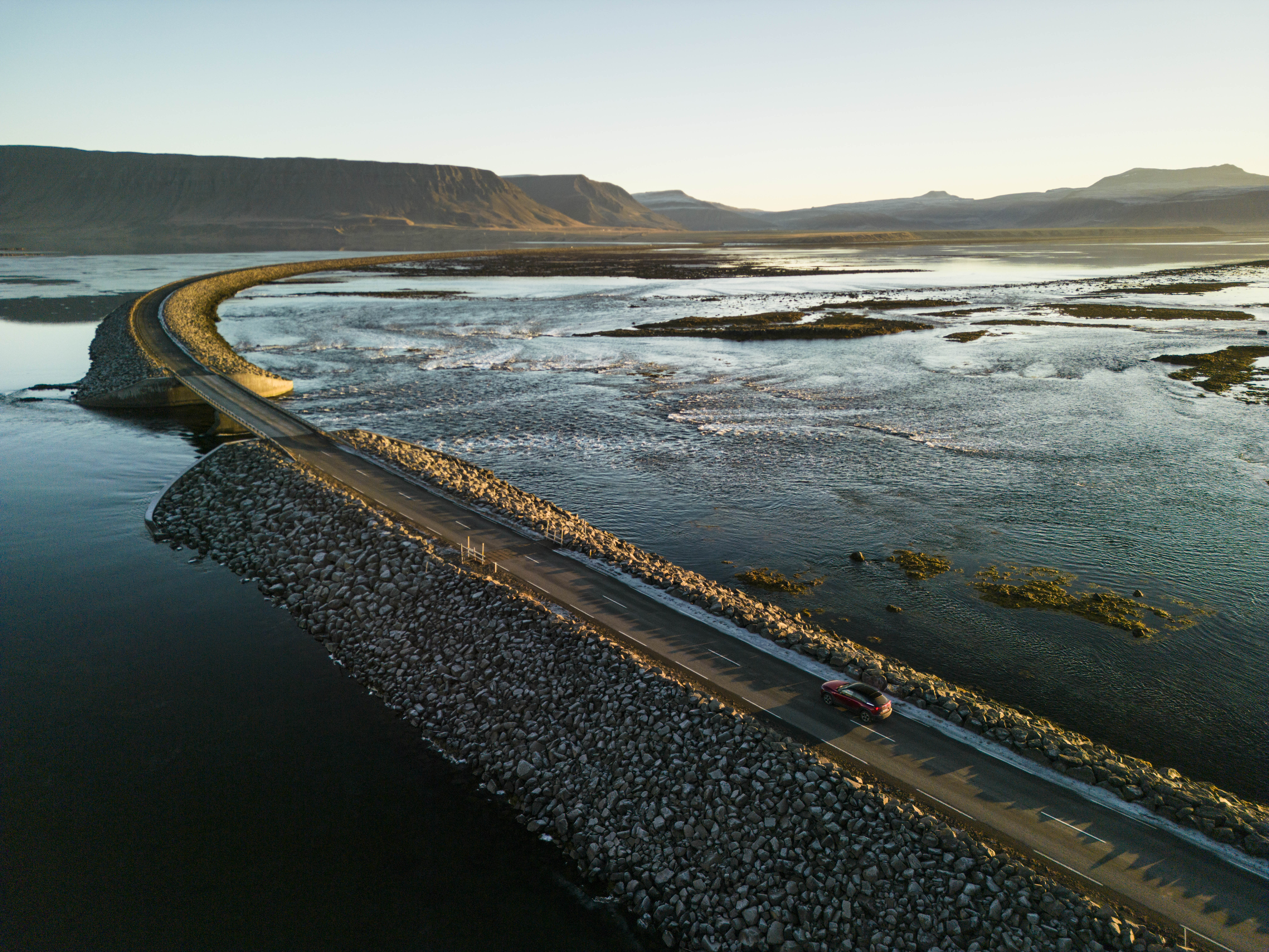 The link road across the Gilsfjörður fjord offers exceptional views. (Mazda)