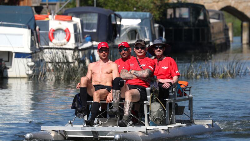 A team led by former athlete Alex Gibson, who has been diagnosed with motor neurone disease, shaved around seven hours off the record on the Thames.