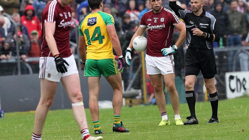 Galway&rsquo;s Liam Silke cooly converts a crucial penalty past Donegal sub goalkeeper Peter Boyle after netminder Mark Anthony McGinley had been black-carded for a foul on Tom Flynn during Saturday night&rsquo;s Qualifier at Markievicz Park&nbsp;&nbsp;&nbsp; &nbsp;&nbsp;&nbsp; &nbsp;&nbsp;&nbsp; &nbsp;<br />Picture by Philip Walsh&nbsp;&nbsp; 