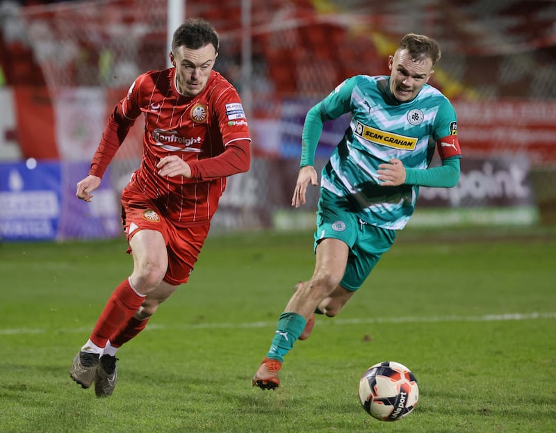 Pacemaker Press 1324
Portadown v Cliftonville Clearer Water Irish Cup
Portadown's Lee Chapman and Cliftonville's Rory Hale during this evening's game at Shamrock Park, Portadown.  Photo by David Maginnis/Pacemaker Press