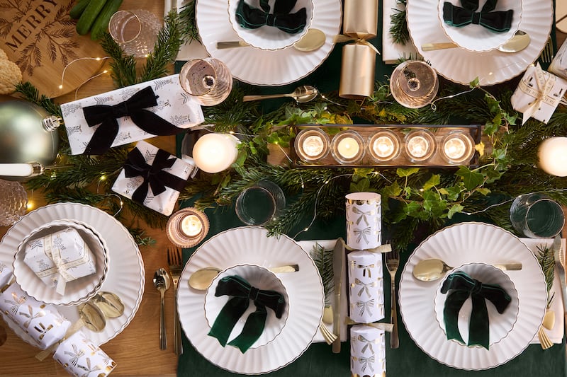 How to create a viral-worthy tablescape for Christmas