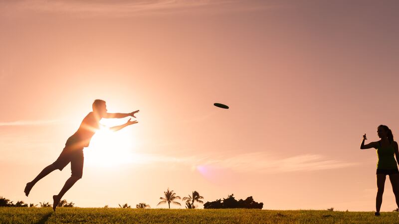This incredible Ultimate Frisbee trick has to be seen to be believed.