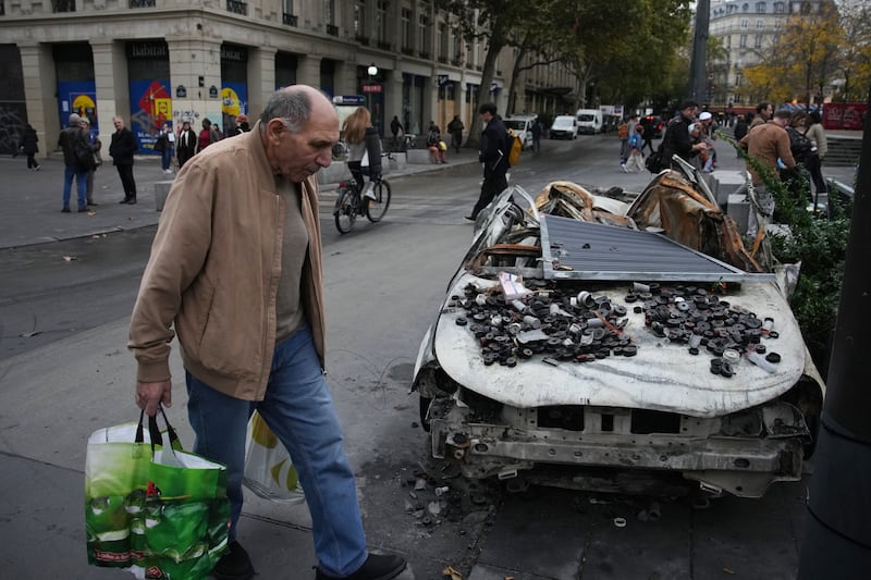 Calm returns to French capital after weekend of rioting and looting