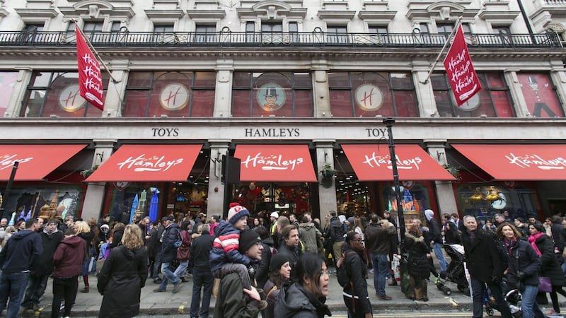 A video of the entertainer at Hamleys in London has earned praise from industry professionals, with nearly 800,000 views on Twitter.