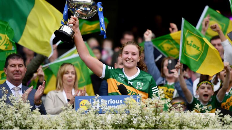 Kerry captain Síofra O'Shea lifts the cup after her side's victory over Galway in the Lidl Ladies Football National League Division One final at Croke Park        Picture: Sam Barnes/Sportsfile
