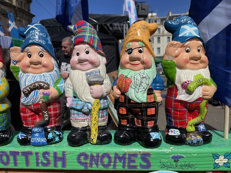 Garden gnomes decorated to support Scottish independence .