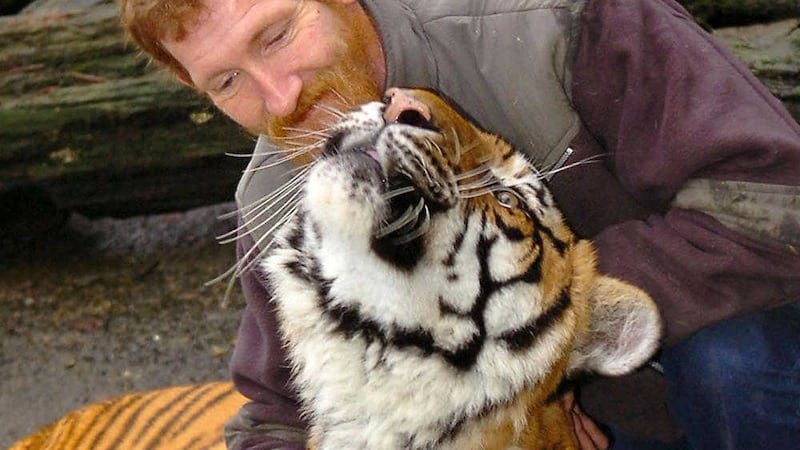 Norman Elder pictured in 2008 with his pet tiger Sonya 