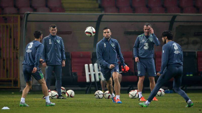 Shane Duffy (centre) with Glenn Whelan and coach Roy Keane during a training session at the Stadion Bilino Polje, Zenica in November last year&nbsp;<br />Picture by AP
