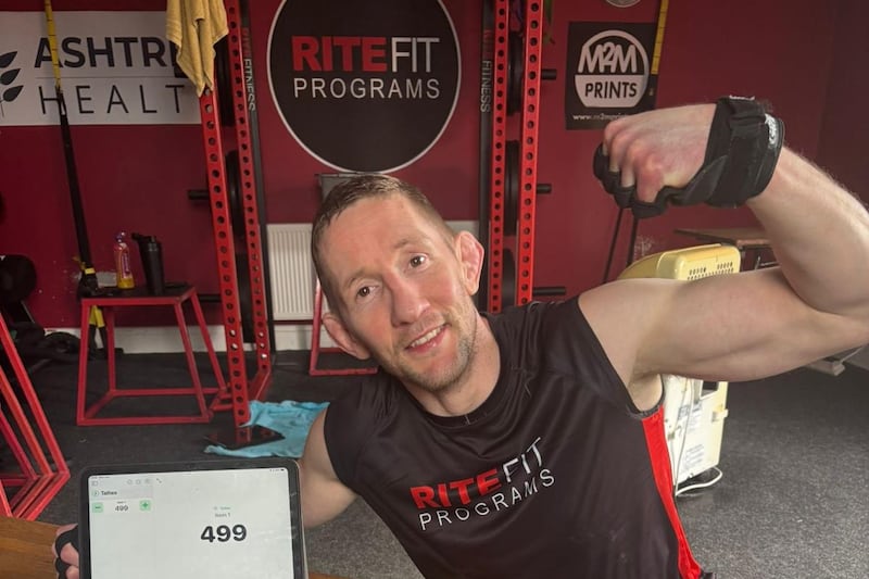 Damien Rooney kept his chin-up to set new world record after four failed attempts