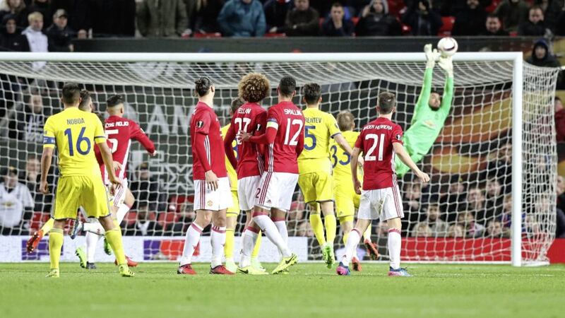 Sergio Romero saves a late free-kick from FC Rostov&#39;s Cristian Noboa to preserve Manchester United&#39;s one-goal lead 