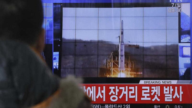 A South Korean man watches a news program with footage of North Korea&#39;s rocket launch at Seoul Railway Station 