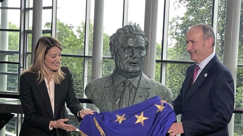 President of the European Parliament Roberta Metsola and Taoiseach Miche&aacute;l Martin unveil the bust of John Hume 