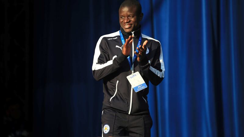 Chelsea have completed the signing of midfielder N'Golo Kante from Leicester.