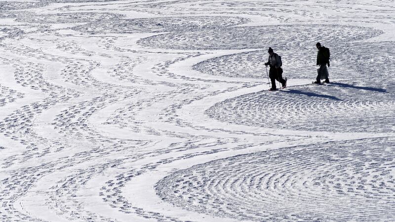 Simon Beck used a compass, snowshoes and his background as a cartographer to create the artwork.