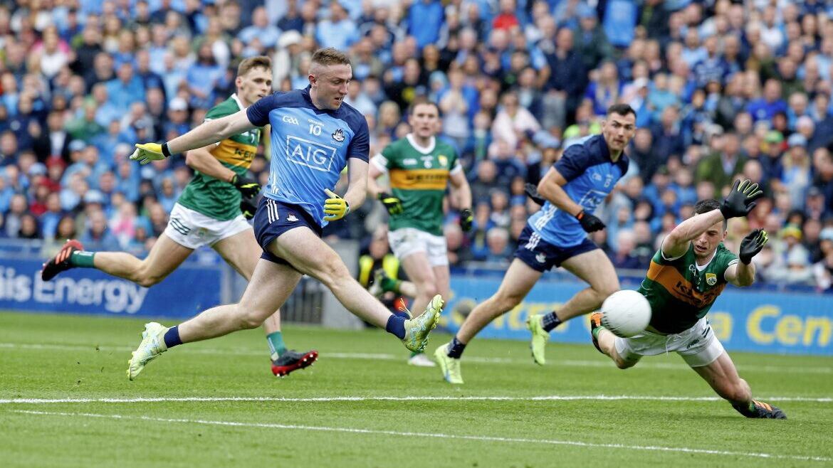 Dublin&#39;s Paddy Small scoring his goal despite the best efforts of Kerry's Paul Murphy. Pic Philip Walsh