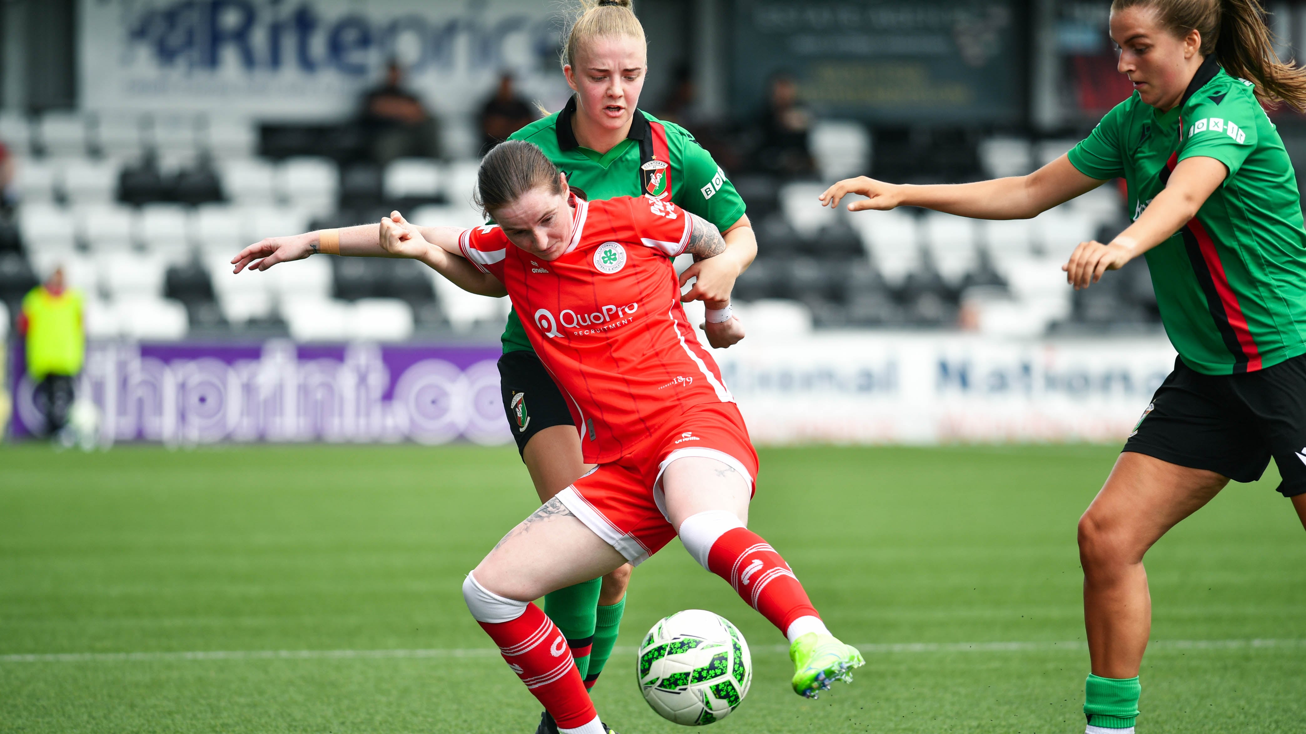 PACEMAKER PRESS BELFAST 05–07-26
Boyle Sports Women’s League Cup
Final
Glentoran v Cliftonville
Emma McMaster of Glentoran tackles Kirsty McGuinness of Cliftonville during this Afternoon’s Final at Seaview, Belfast.
Photo - Andrew McCarroll/ Pacemaker Press