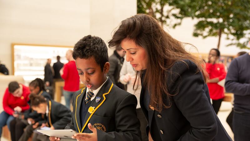 More than 1,700 students will take part in about 100 Field Trip sessions in Apple stores around the UK throughout November.