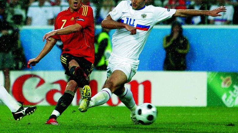 Spain's David Villa left scores his third goal as Russia's Roman Shirokov right tries to stop him during the group D match between Spain and Russia in Innsbruck Austria Tuesday June 10 2008 at the Euro 2008 European Soccer Championships in Austria and Switzerland. (AP Photo/Jon Super)&nbsp;
