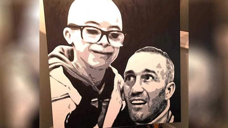 Jay Beatty has donated a painting of himself with ex-Rangers player Fernando Ricksen, who has motor neurone disease&nbsp;