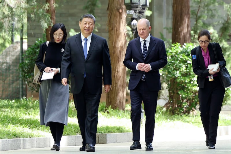 Chinese President Xi Jinping and German Chancellor Olaf Scholz walk together in Beijing, China (Ding Haitao/Xinhua via AP)